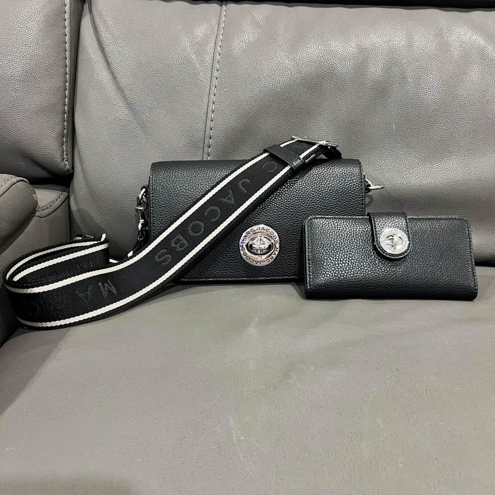 Marc Jacobs Signet Turnlock Shoulder Bag with matching wallet